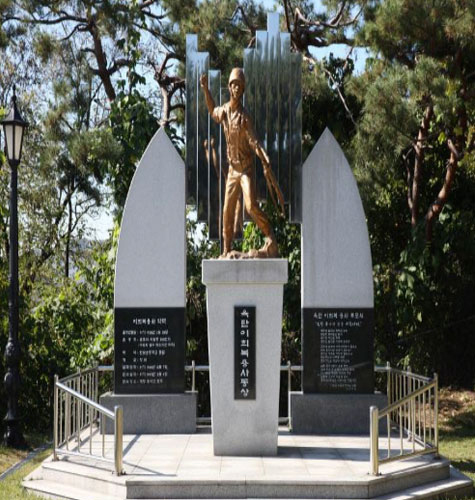 육탄 이희복 동상